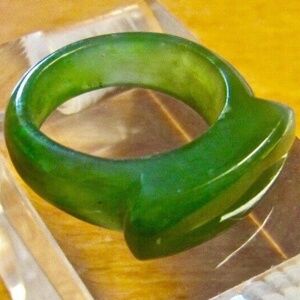 NATURAL VINTAGE GREEN JADE RING SIZE 5 ½”